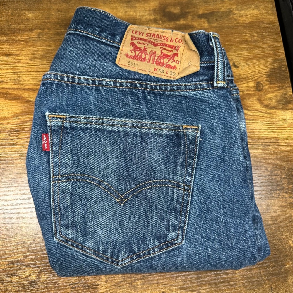 Levis 501 Original Fit Jeans Mens 33x30 Blue Denim Straight Leg Button Fly